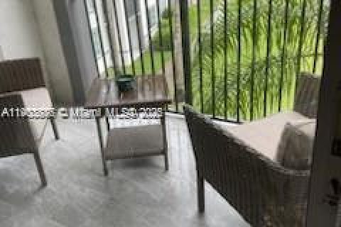 Condominio en alquiler en Doral, Florida, 2 dormitorios, 75.99 m2 № 1954802 - foto 16
