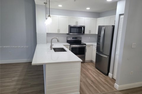 Condominio en alquiler en Doral, Florida, 2 dormitorios, 75.99 m2 № 1954802 - foto 2