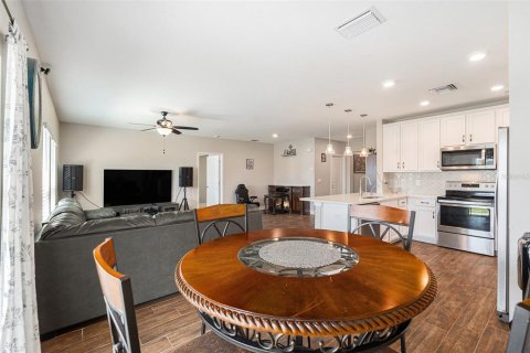 House in Spring Hill, Florida 3 bedrooms, 141.3 sq.m. № 1905760 - photo 15
