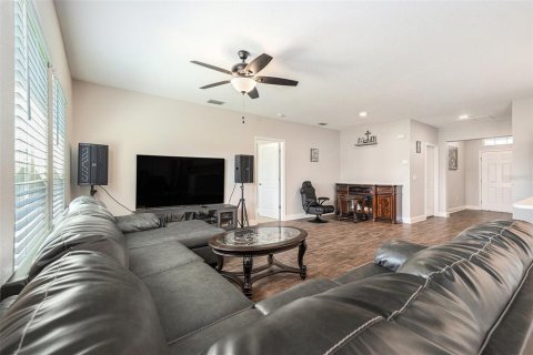 House in Spring Hill, Florida 3 bedrooms, 141.3 sq.m. № 1905760 - photo 11