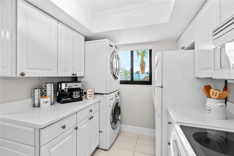 Condo in Jensen Beach, Florida, 2 bedrooms  № 1702643 - photo 9