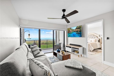 Condo in Jensen Beach, Florida, 2 bedrooms  № 1702643 - photo 11
