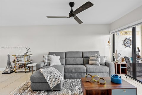Condo in Jensen Beach, Florida, 2 bedrooms  № 1702643 - photo 13
