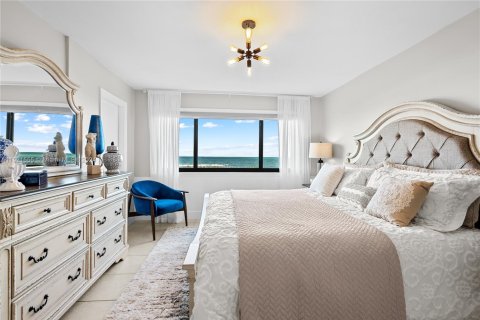 Condo in Jensen Beach, Florida, 2 bedrooms  № 1702643 - photo 23