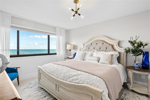 Condo in Jensen Beach, Florida, 2 bedrooms  № 1702643 - photo 21