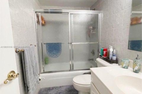 Снять в аренду кондоминиум в Халландейл-Бич, Флорида 2 спальни, 101.64м2, № 1989602 - фото 8