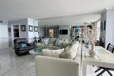 Снять в аренду кондоминиум в Халландейл-Бич, Флорида 2 спальни, 101.64м2, № 1989602 - фото 7