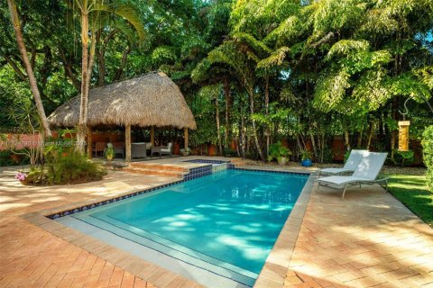 Casa en venta en Miami, Florida, 5 dormitorios, 451.88 m2 № 1476727 - foto 11