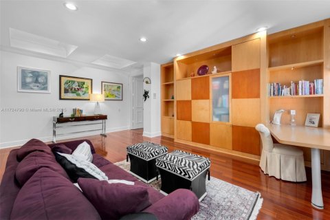 Casa en venta en Miami, Florida, 5 dormitorios, 451.88 m2 № 1476727 - foto 8