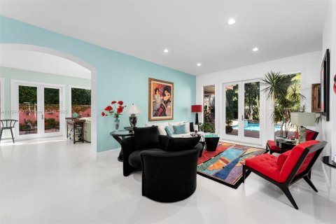 Casa en venta en Miami, Florida, 5 dormitorios, 451.88 m2 № 1476727 - foto 22