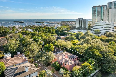 Casa en venta en Miami, Florida, 5 dormitorios, 451.88 m2 № 1476727 - foto 1