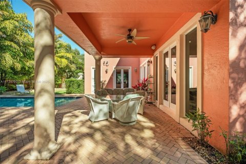Casa en venta en Miami, Florida, 5 dormitorios, 451.88 m2 № 1476727 - foto 14