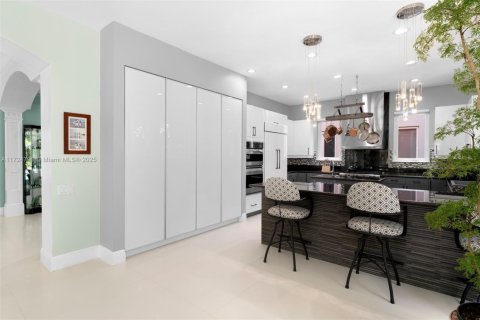 Casa en venta en Miami, Florida, 5 dormitorios, 451.88 m2 № 1476727 - foto 5