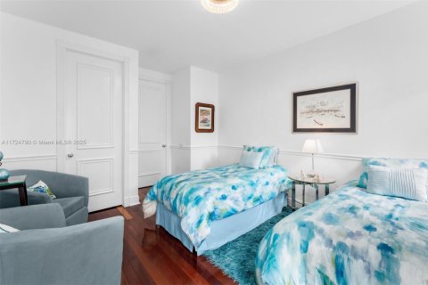 Casa en venta en Miami, Florida, 5 dormitorios, 451.88 m2 № 1476727 - foto 18