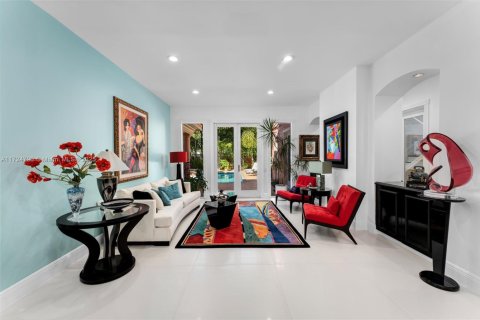 Casa en venta en Miami, Florida, 5 dormitorios, 451.88 m2 № 1476727 - foto 3
