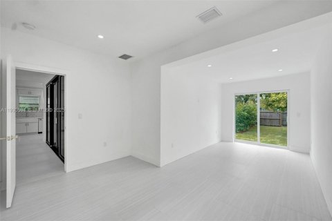 Снять в аренду виллу или дом в Майами-Бич, Флорида 4 спальни, 215.25м2, № 1989299 - фото 27