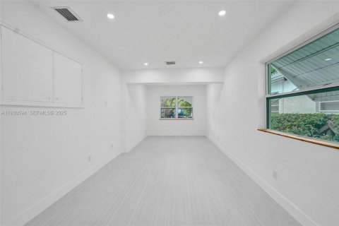 Снять в аренду виллу или дом в Майами-Бич, Флорида 4 спальни, 215.25м2, № 1989299 - фото 18