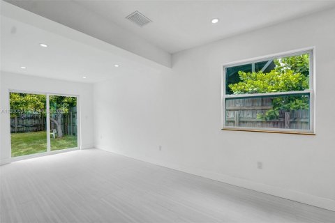 Снять в аренду виллу или дом в Майами-Бич, Флорида 4 спальни, 215.25м2, № 1989299 - фото 24