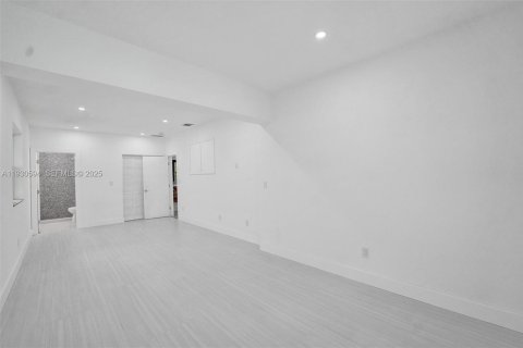 Снять в аренду виллу или дом в Майами-Бич, Флорида 4 спальни, 215.25м2, № 1989299 - фото 29