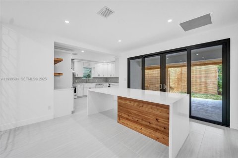 Снять в аренду виллу или дом в Майами-Бич, Флорида 4 спальни, 215.25м2, № 1989299 - фото 8