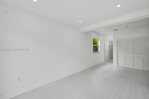 Снять в аренду виллу или дом в Майами-Бич, Флорида 4 спальни, 215.25м2, № 1989299 - фото 28