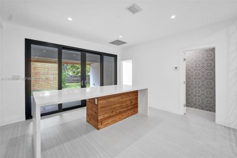 Снять в аренду виллу или дом в Майами-Бич, Флорида 4 спальни, 215.25м2, № 1989299 - фото 9