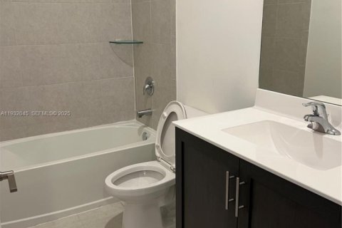 Adosado en alquiler en Homestead, Florida, 3 dormitorios, 133.97 m2 № 1992347 - foto 3