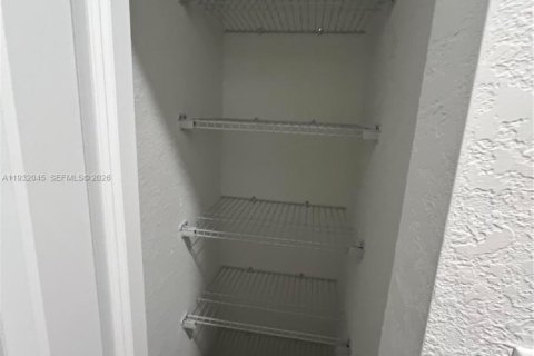 Adosado en alquiler en Homestead, Florida, 3 dormitorios, 133.97 m2 № 1992347 - foto 25