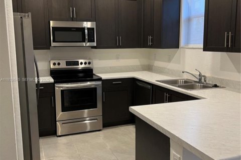 Adosado en alquiler en Homestead, Florida, 3 dormitorios, 133.97 m2 № 1992347 - foto 2