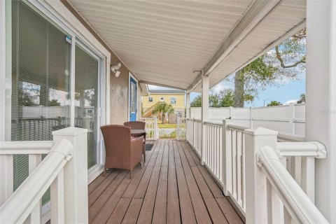 House in Saint Petersburg, Florida 1 bedroom, 62.24 sq.m. № 1916525 - photo 3