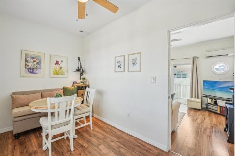 Casa en alquiler en Saint Petersburg, Florida, 1 dormitorio, 62.24 m2 № 1916525 - foto 13
