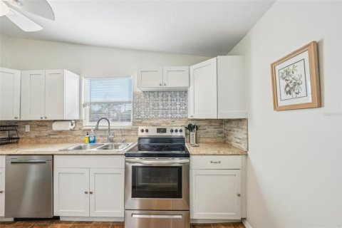 House in Saint Petersburg, Florida 1 bedroom, 62.24 sq.m. № 1916525 - photo 18