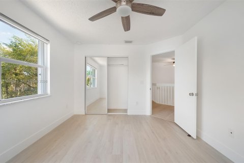 House in Boca Raton, Florida 4 bedrooms, 212.19 sq.m. № 1996488 - photo 11