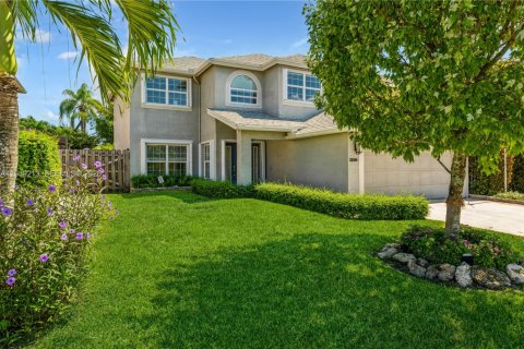 House in Boca Raton, Florida 4 bedrooms, 212.19 sq.m. № 1996488 - photo 2