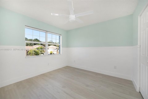 House in Boca Raton, Florida 4 bedrooms, 212.19 sq.m. № 1996488 - photo 9