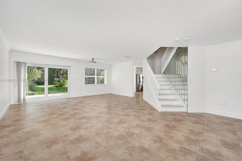 House in Boca Raton, Florida 4 bedrooms, 212.19 sq.m. № 1996488 - photo 4