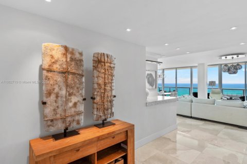 Condo in Miami Beach, Florida, 3 bedrooms  № 1864563 - photo 3