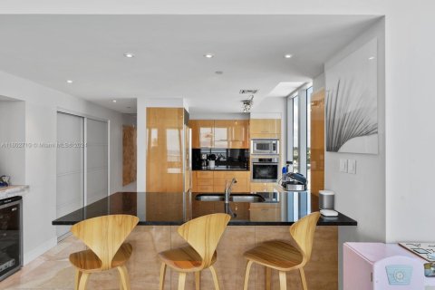 Condo in Miami Beach, Florida, 3 bedrooms  № 1864563 - photo 17