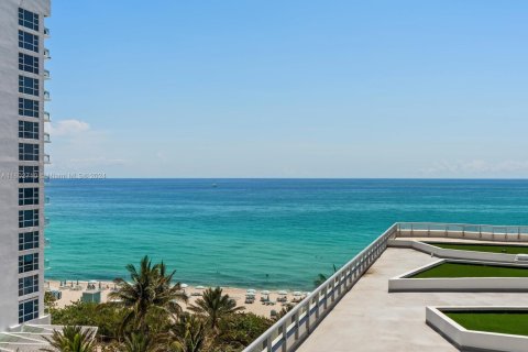 Condo in Miami Beach, Florida, 3 bedrooms  № 1864563 - photo 12