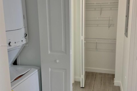 Снять в аренду кондоминиум в Холливуд, Флорида 1 спальня, 62.43м2, № 1992055 - фото 7