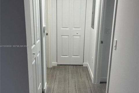 Снять в аренду кондоминиум в Холливуд, Флорида 1 спальня, 62.43м2, № 1992055 - фото 10