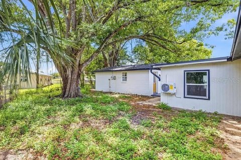 House in Zephyrhills, Florida 3 bedrooms, 112.41 sq.m. № 2213521 - photo 12