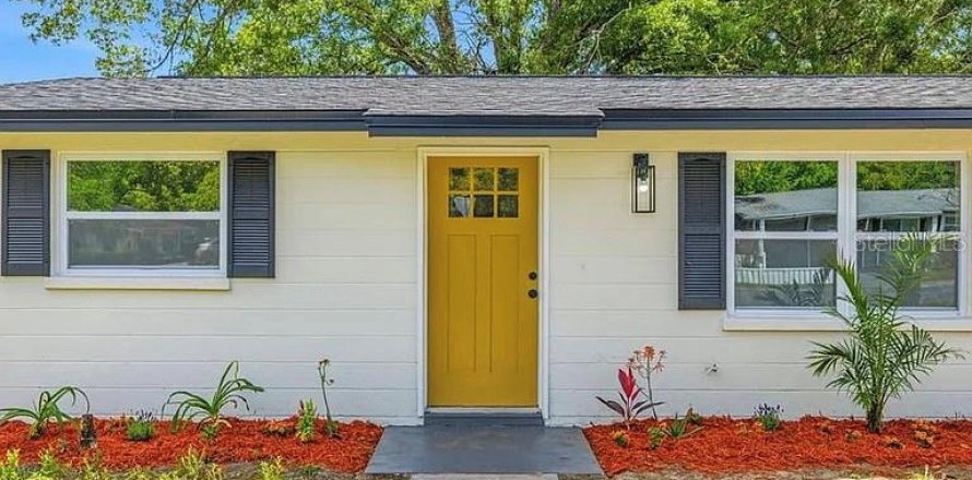 House in Zephyrhills, Florida 3 bedrooms, 112.41 sq.m. № 2213521