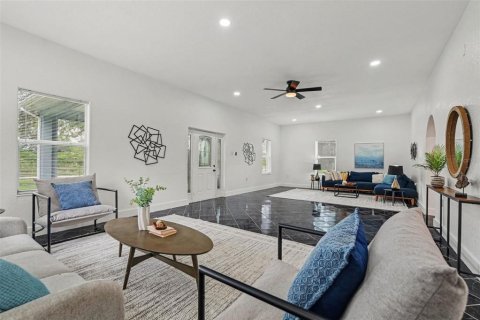 Casa en venta en Zephyrhills, Florida, 4 dormitorios, 236.44 m2 № 2386761 - foto 8