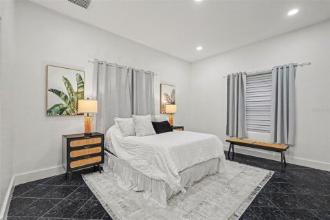 Casa en venta en Zephyrhills, Florida, 4 dormitorios, 236.44 m2 № 2386761 - foto 19