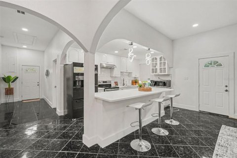 Casa en venta en Zephyrhills, Florida, 4 dormitorios, 236.44 m2 № 2386761 - foto 11