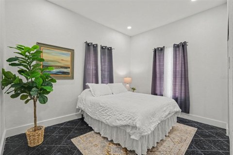 Casa en venta en Zephyrhills, Florida, 4 dormitorios, 236.44 m2 № 2386761 - foto 27