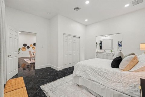 Casa en venta en Zephyrhills, Florida, 4 dormitorios, 236.44 m2 № 2386761 - foto 25