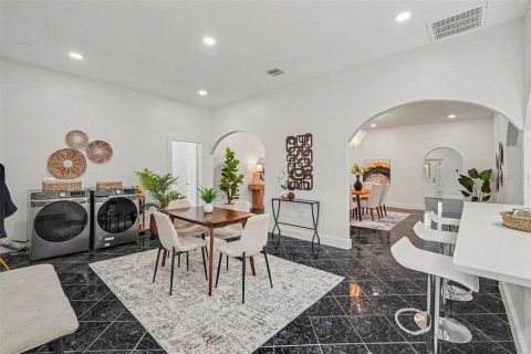 Casa en venta en Zephyrhills, Florida, 4 dormitorios, 236.44 m2 № 2386761 - foto 12