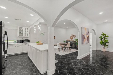 Casa en venta en Zephyrhills, Florida, 4 dormitorios, 236.44 m2 № 2386761 - foto 10